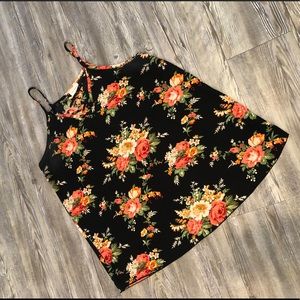 Floral top with crisscross on chest size XL